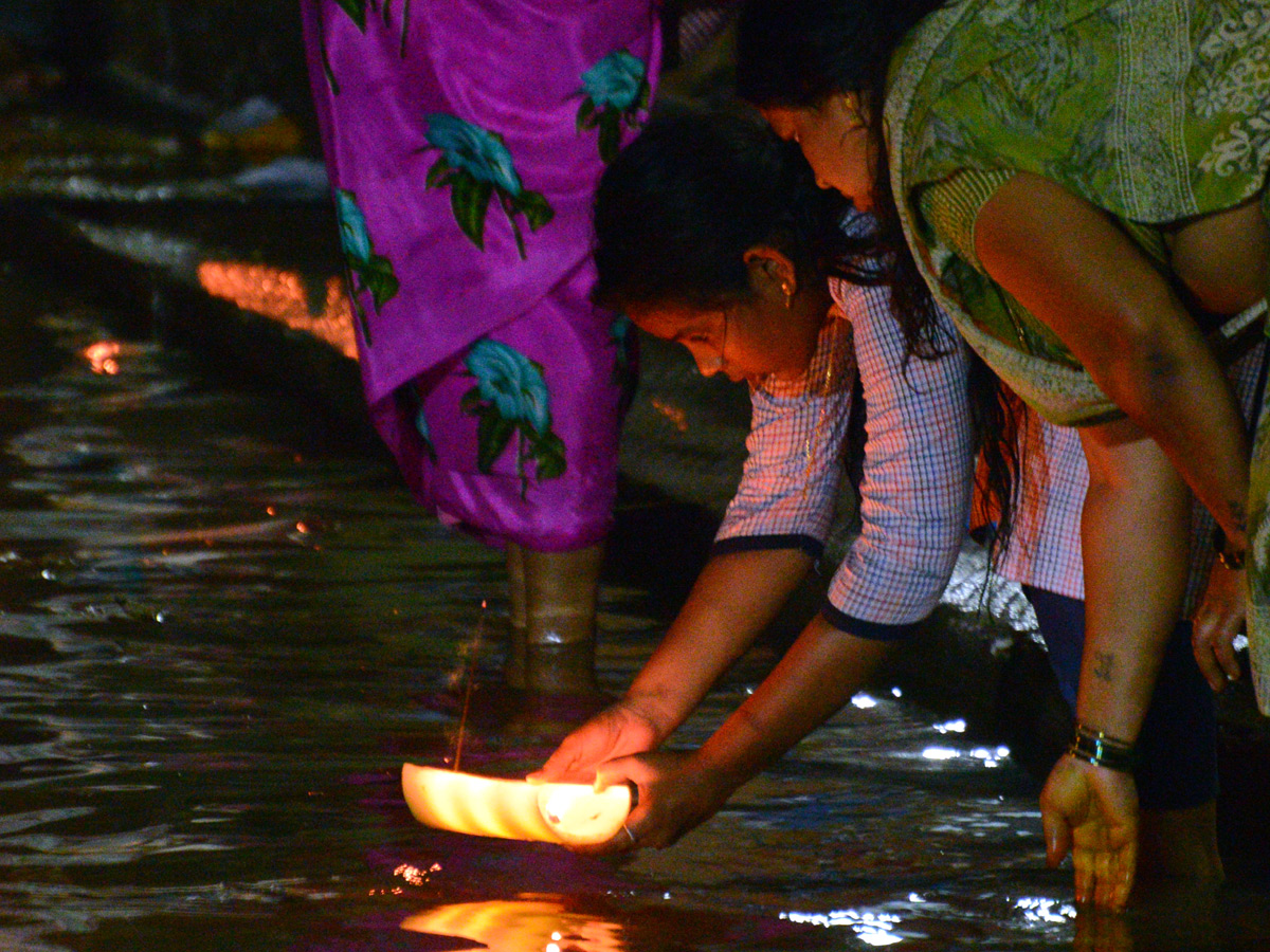 Karthika Masam Celebrations at Pushkar Ghat Rajahmundry Photo Gallery - Sakshi15