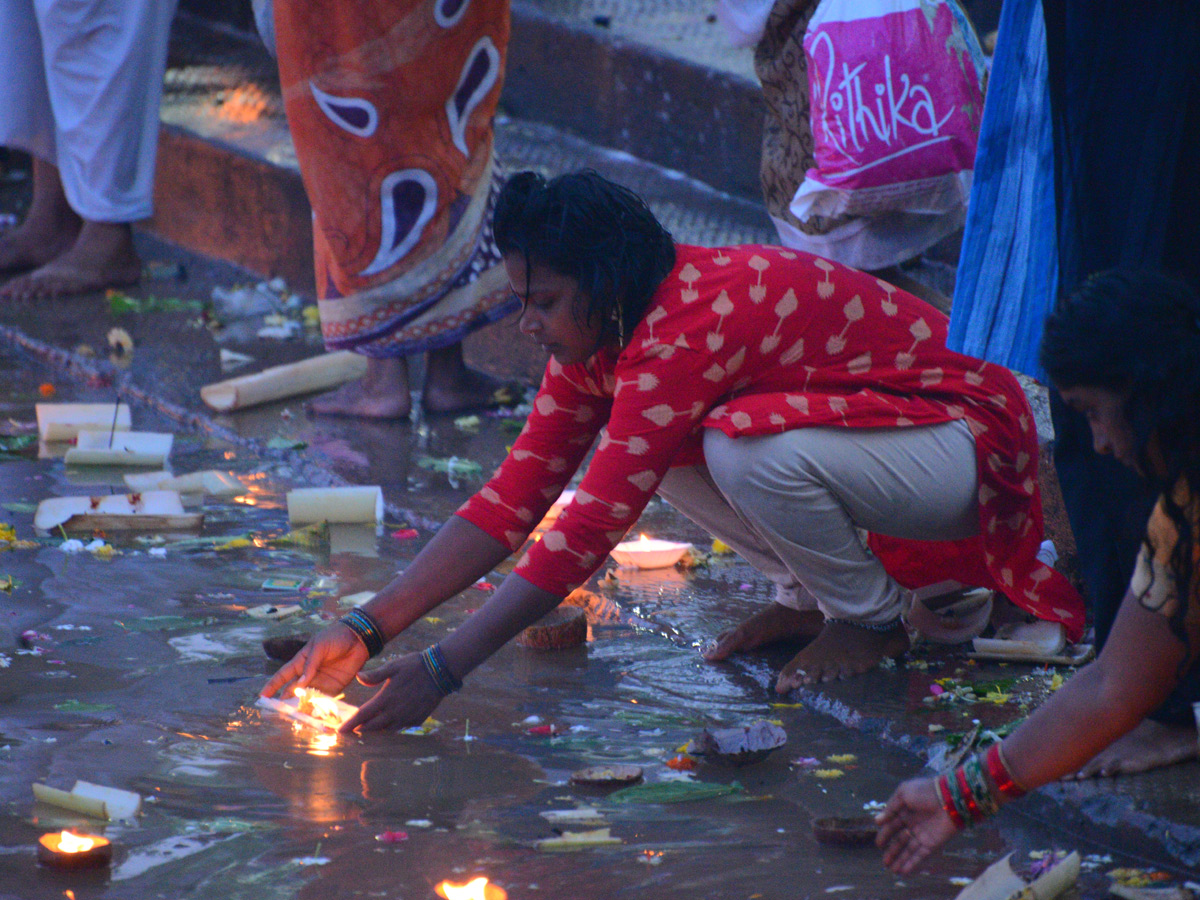 Karthika Masam Celebrations at Pushkar Ghat Rajahmundry Photo Gallery - Sakshi16