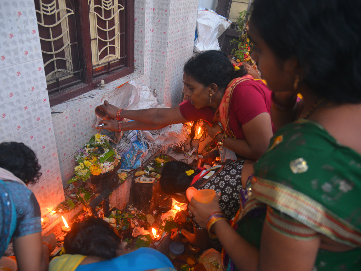 Karthika Masam Celebrations at Pushkar Ghat Rajahmundry Photo Gallery - Sakshi17