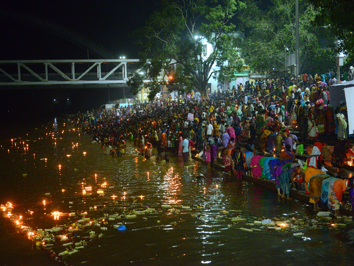 Karthika Masam Celebrations at Pushkar Ghat Rajahmundry Photo Gallery - Sakshi22