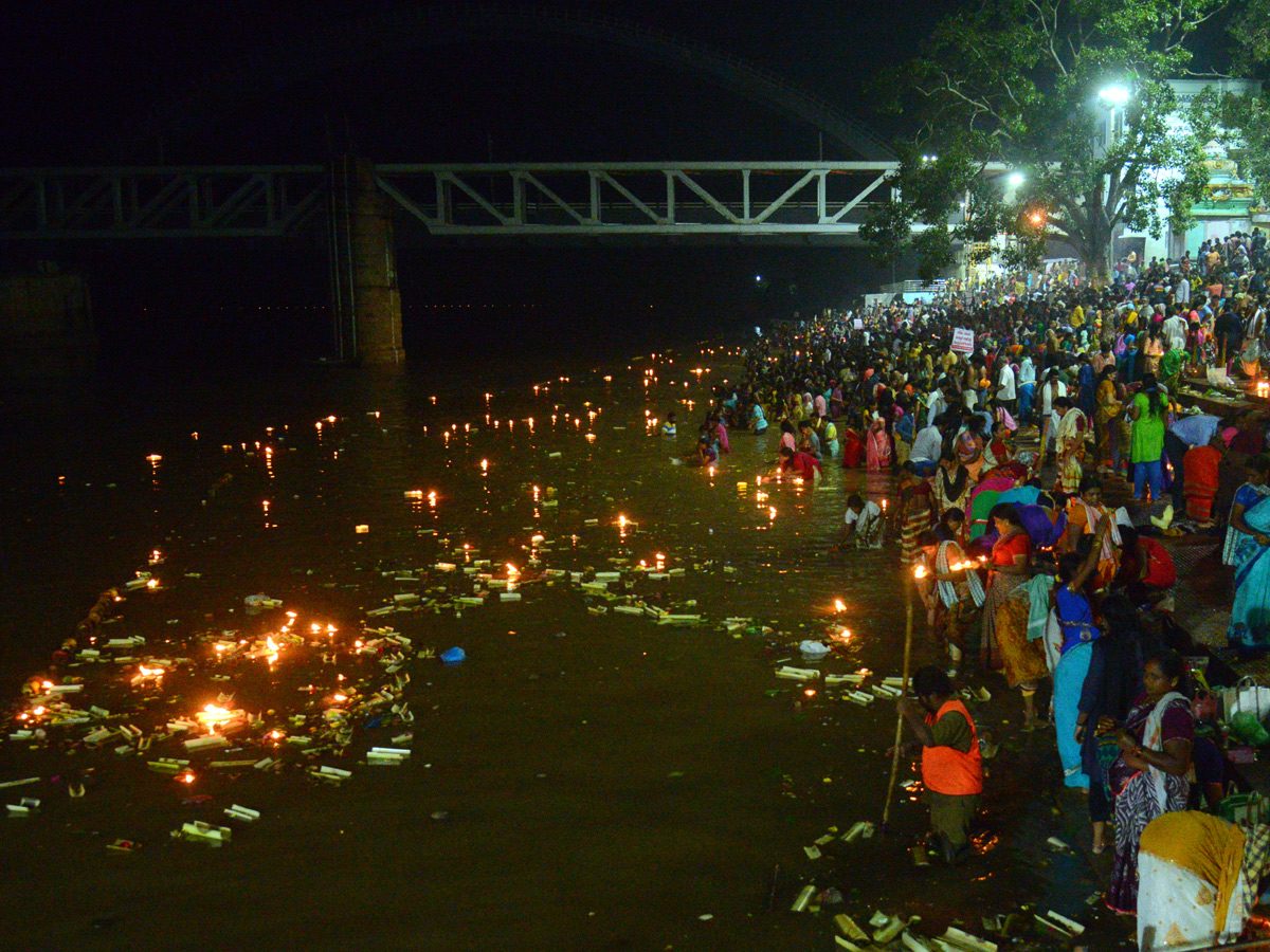 Karthika Masam Celebrations at Pushkar Ghat Rajahmundry Photo Gallery - Sakshi23