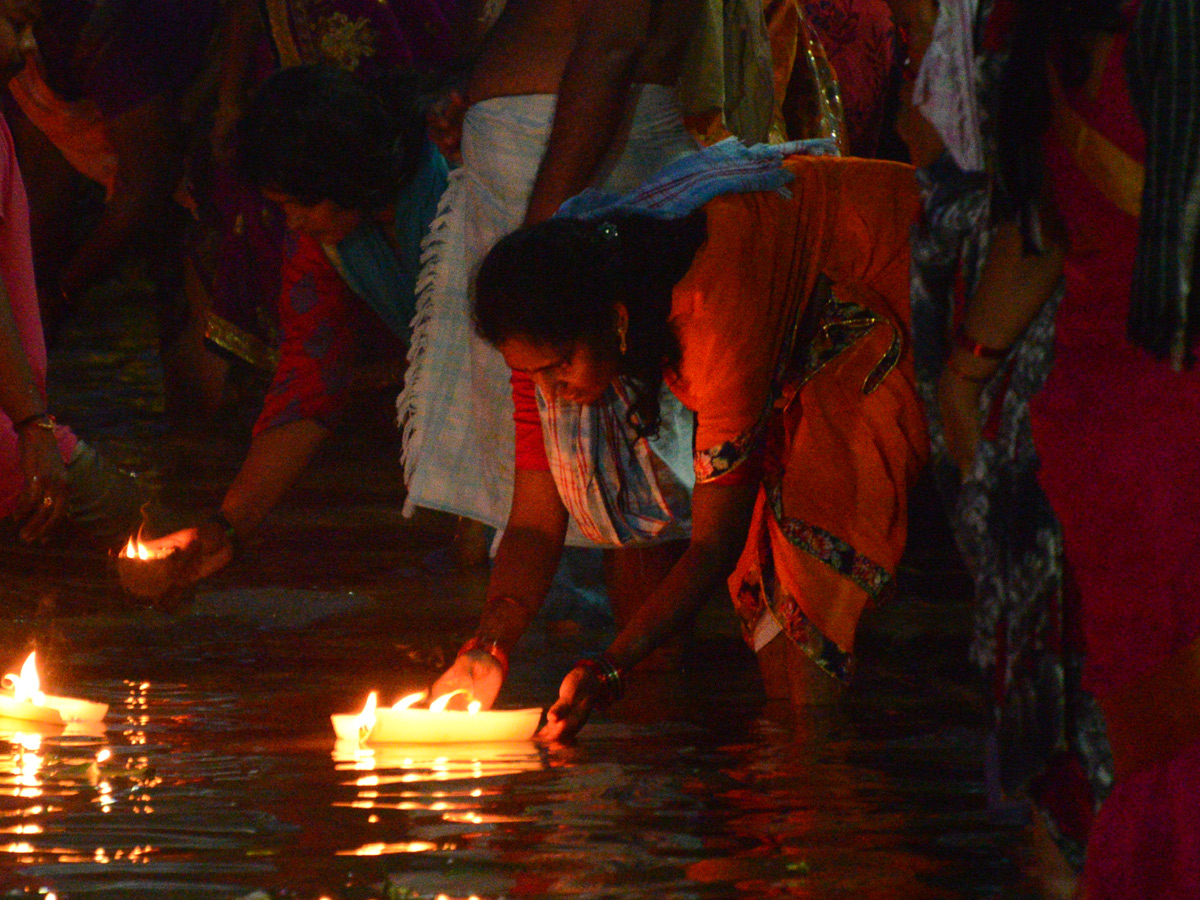 Karthika Masam Celebrations at Pushkar Ghat Rajahmundry Photo Gallery - Sakshi24