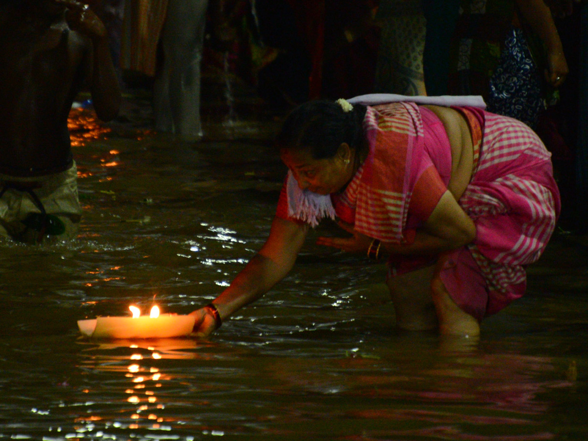 Karthika Masam Celebrations at Pushkar Ghat Rajahmundry Photo Gallery - Sakshi26