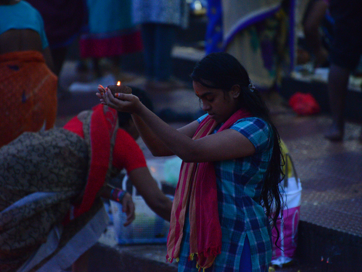 Karthika Masam Celebrations at Pushkar Ghat Rajahmundry Photo Gallery - Sakshi27