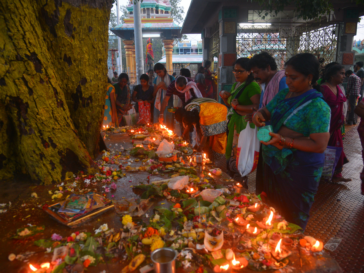 Karthika Masam Celebrations at Pushkar Ghat Rajahmundry Photo Gallery - Sakshi3