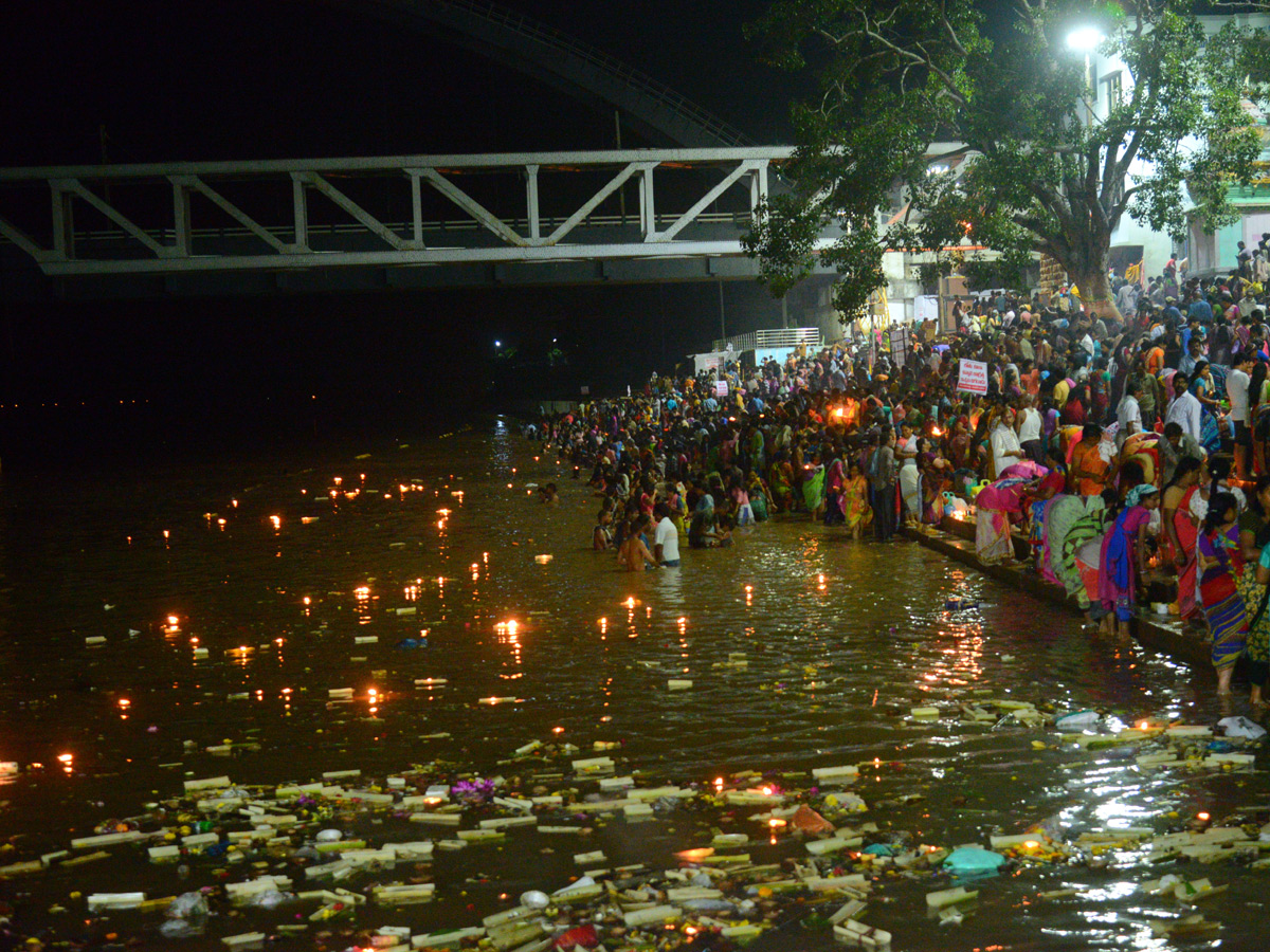 Karthika Masam Celebrations at Pushkar Ghat Rajahmundry Photo Gallery - Sakshi28