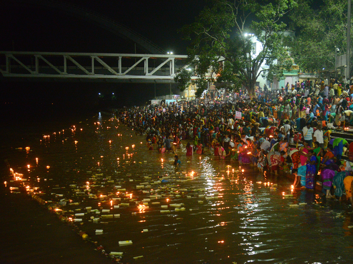 Karthika Masam Celebrations at Pushkar Ghat Rajahmundry Photo Gallery - Sakshi9