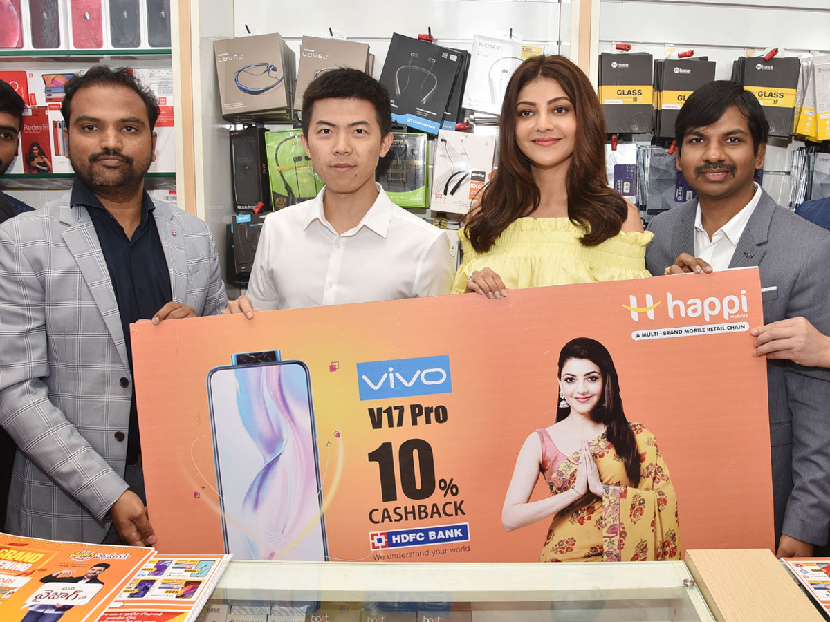 Kajal Aggarwal launches Happi Mobiles Showroom at Visakhapatnam - Sakshi10