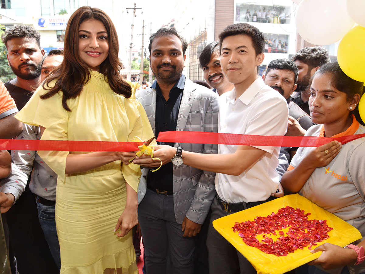 Kajal Aggarwal launches Happi Mobiles Showroom at Visakhapatnam - Sakshi3