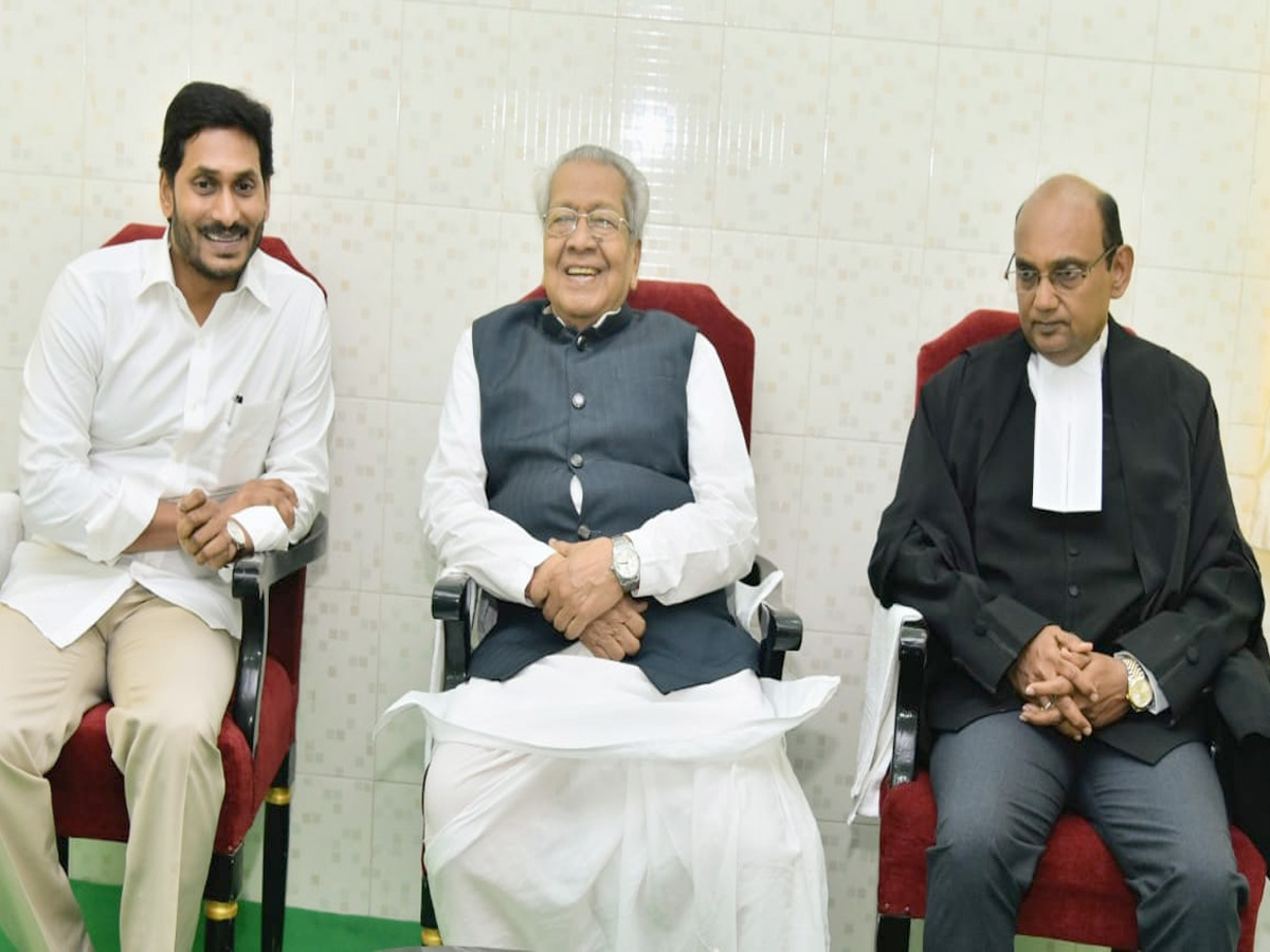 Justice Nagarjuna Reddy Swear In As APERC Chairman Photo Gallery - Sakshi2