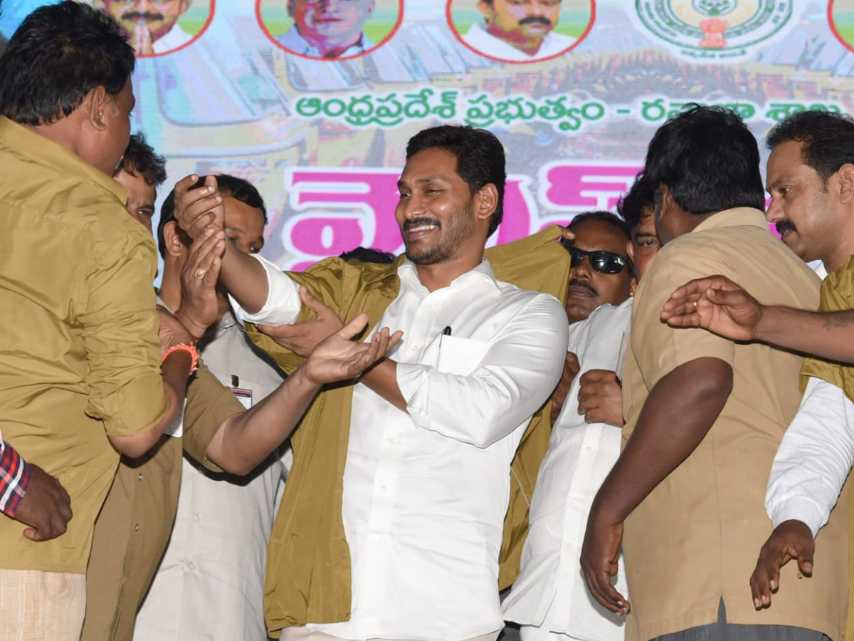 CM YS Jagan Mohan Reddy to launch YSR Vahana Mitra at Eluru Photo Gallery - Sakshi3