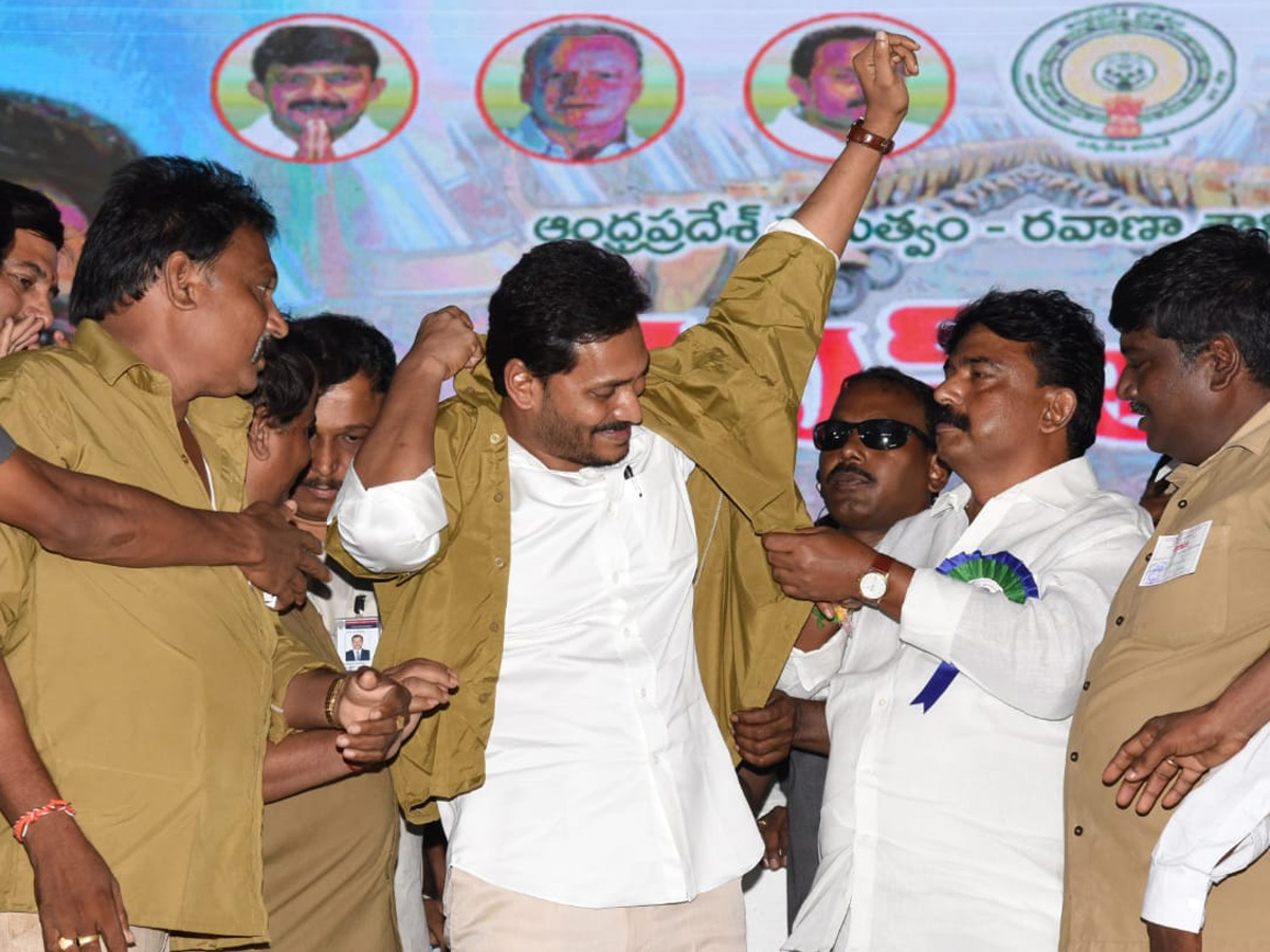 CM YS Jagan Mohan Reddy to launch YSR Vahana Mitra at Eluru Photo Gallery - Sakshi4