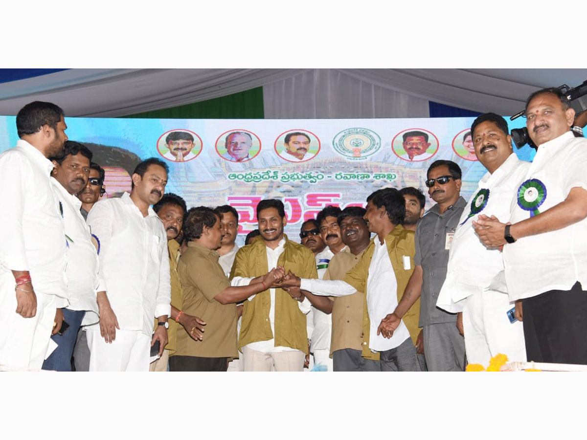 CM YS Jagan Mohan Reddy to launch YSR Vahana Mitra at Eluru Photo Gallery - Sakshi5