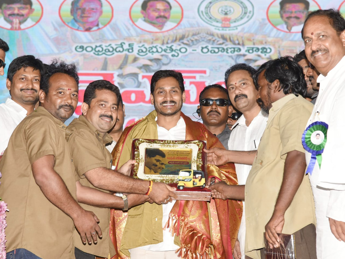 CM YS Jagan Mohan Reddy to launch YSR Vahana Mitra at Eluru Photo Gallery - Sakshi6