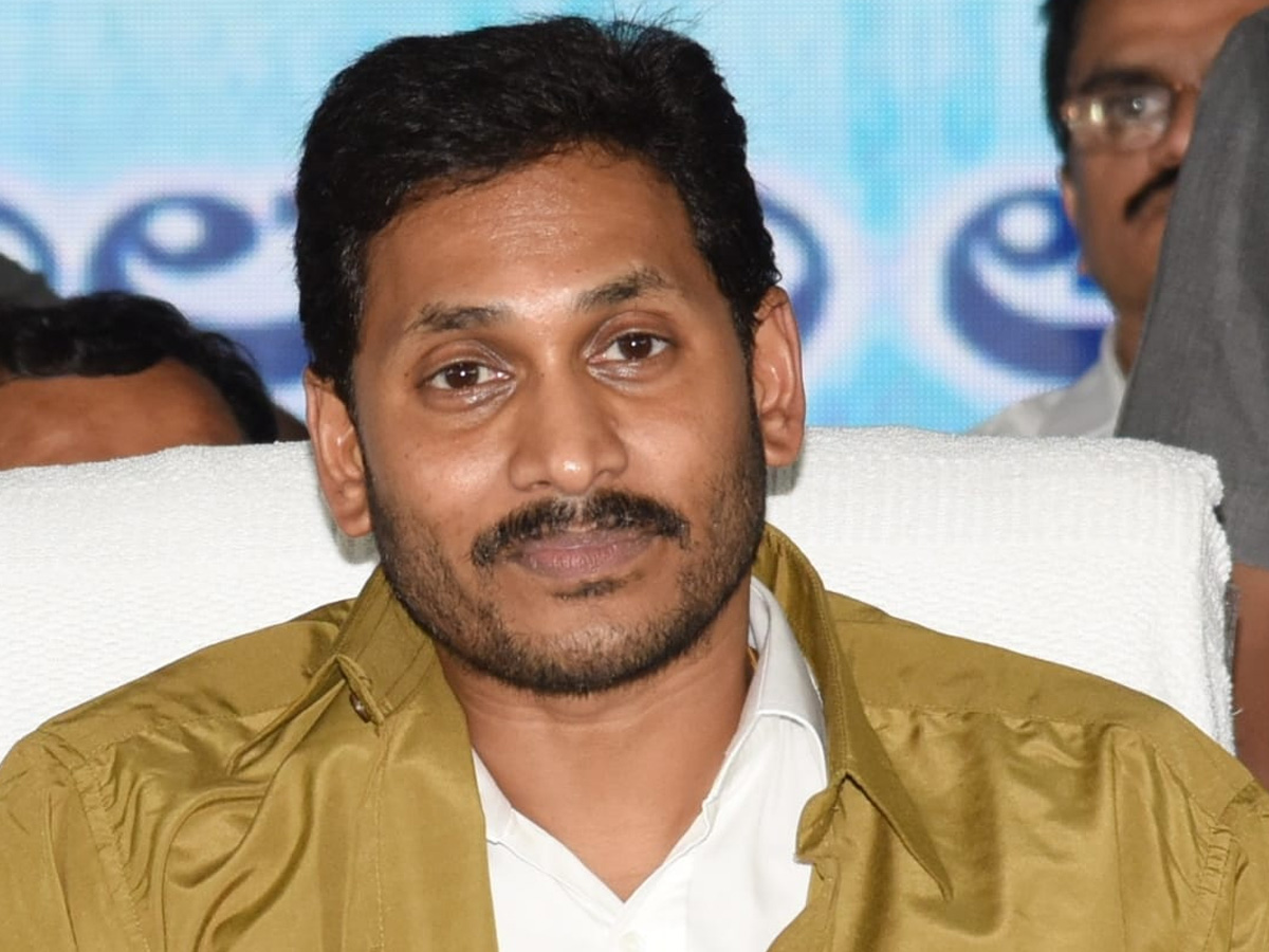 CM YS Jagan Mohan Reddy to launch YSR Vahana Mitra at Eluru Photo Gallery - Sakshi7