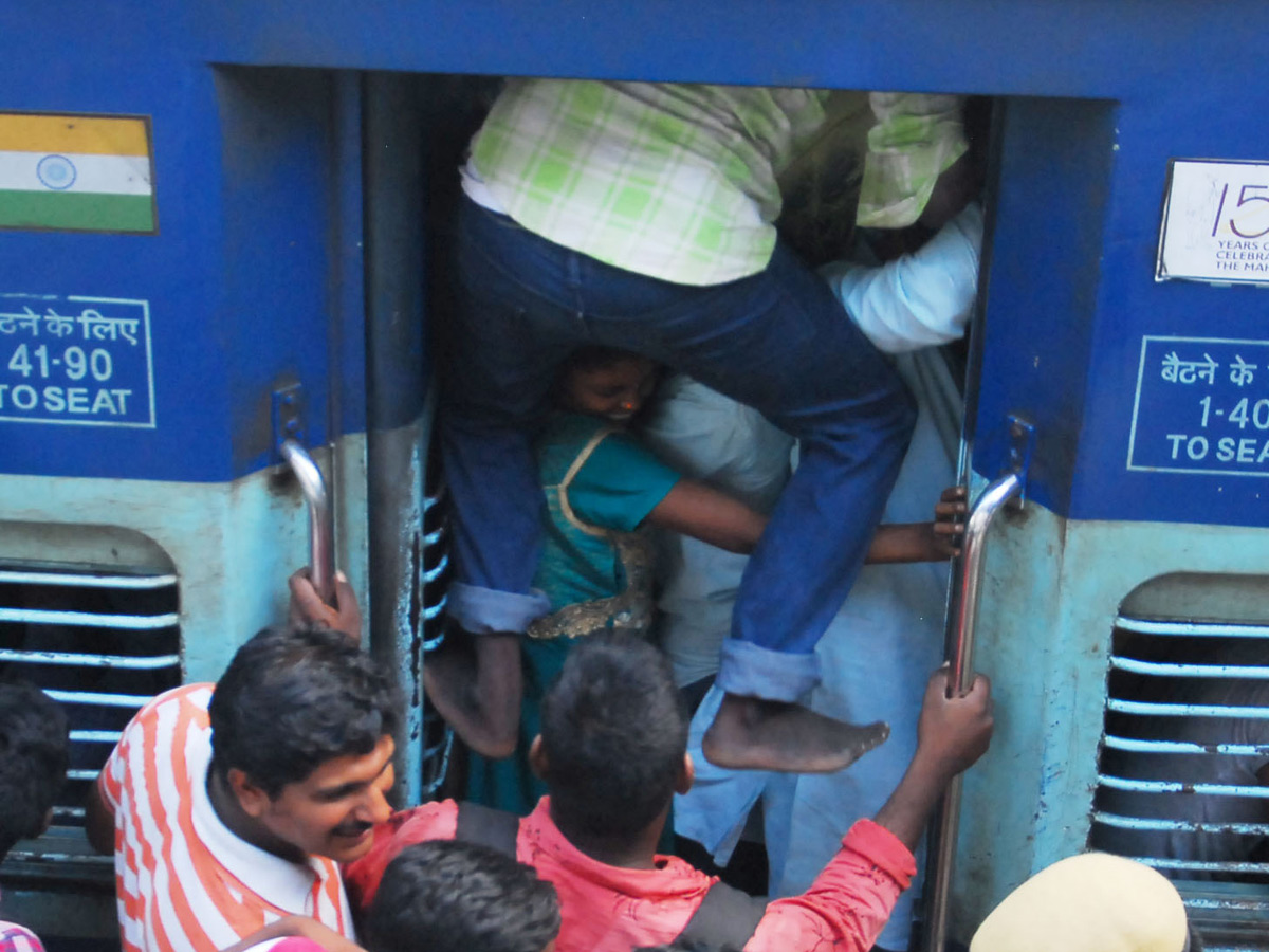 TSRTC Staff Strike in Tonight Photo Gallery - Sakshi12