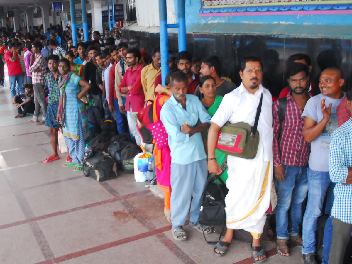 TSRTC Staff Strike in Tonight Photo Gallery - Sakshi21