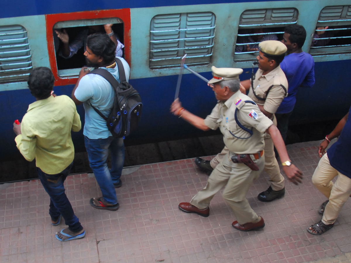 TSRTC Staff Strike in Tonight Photo Gallery - Sakshi28