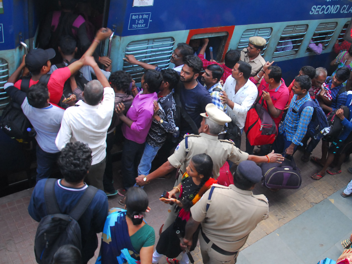 TSRTC Staff Strike in Tonight Photo Gallery - Sakshi4