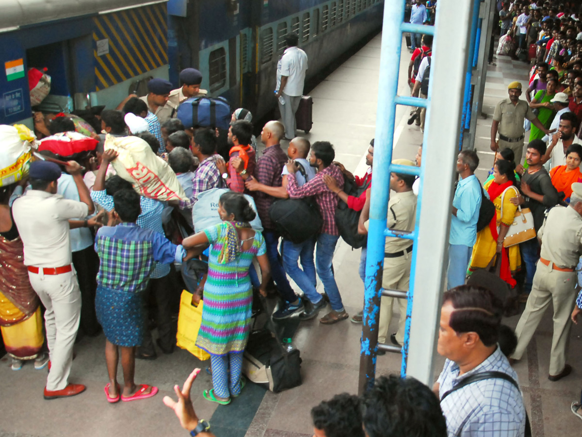 TSRTC Staff Strike in Tonight Photo Gallery - Sakshi29