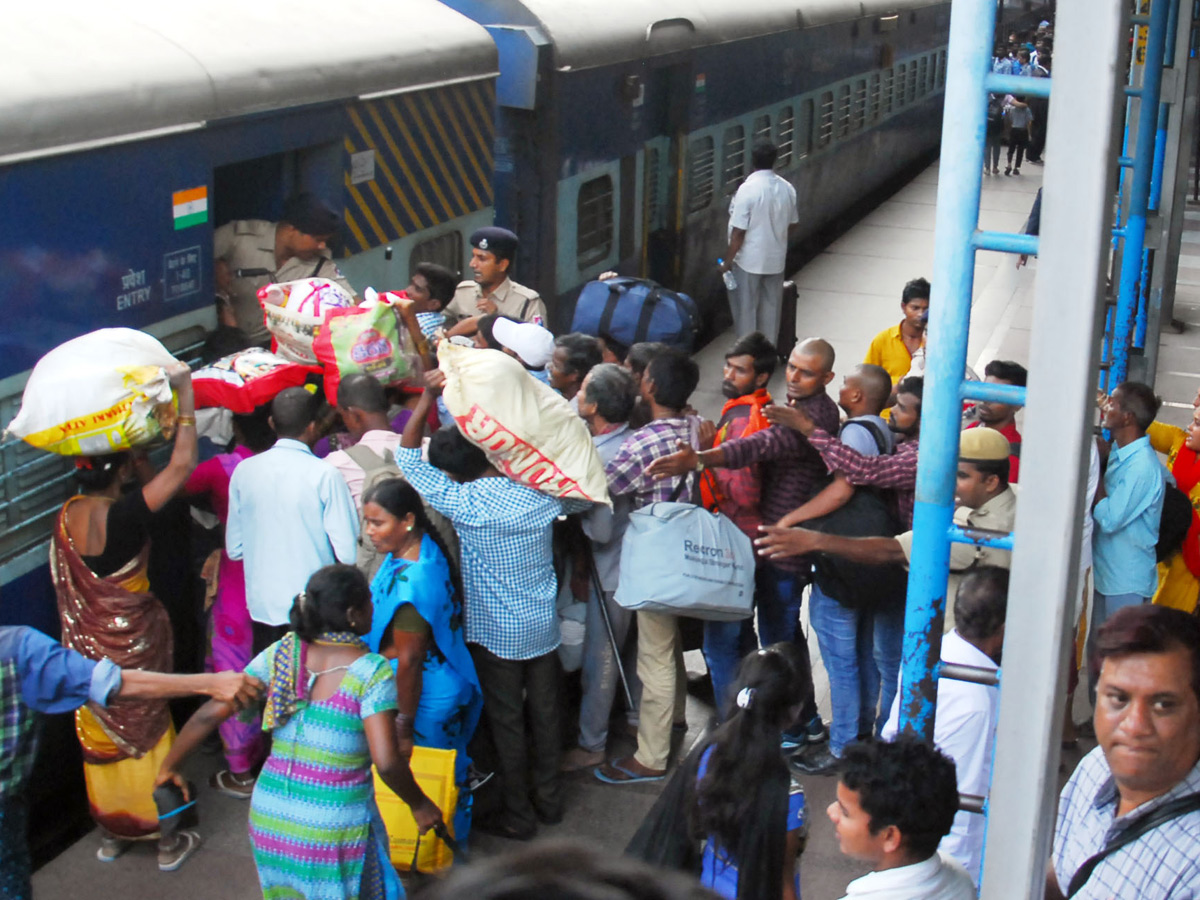 TSRTC Staff Strike in Tonight Photo Gallery - Sakshi30