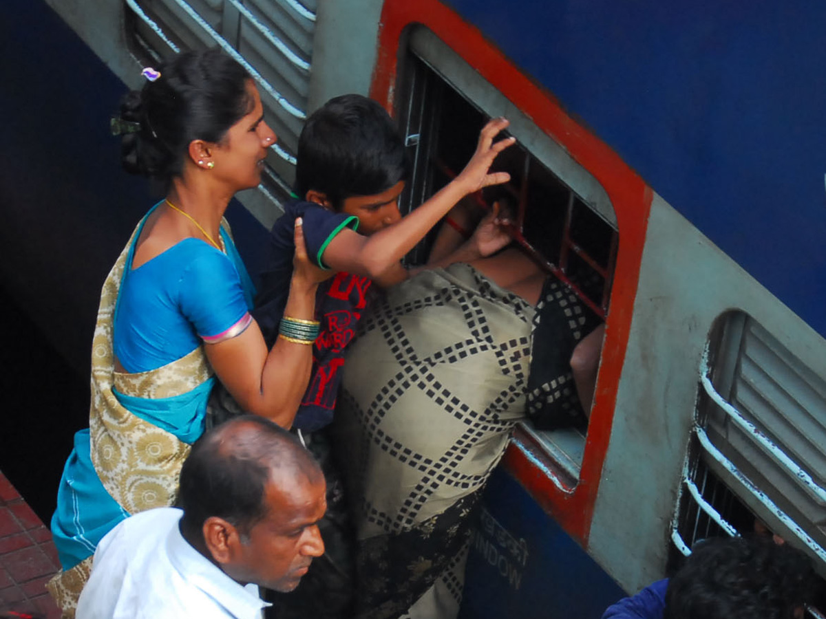 TSRTC Staff Strike in Tonight Photo Gallery - Sakshi32