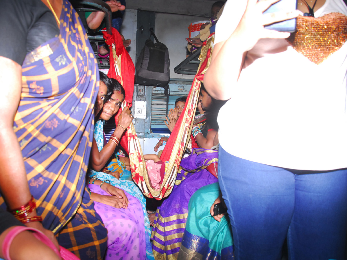 TSRTC Staff Strike in Tonight Photo Gallery - Sakshi8