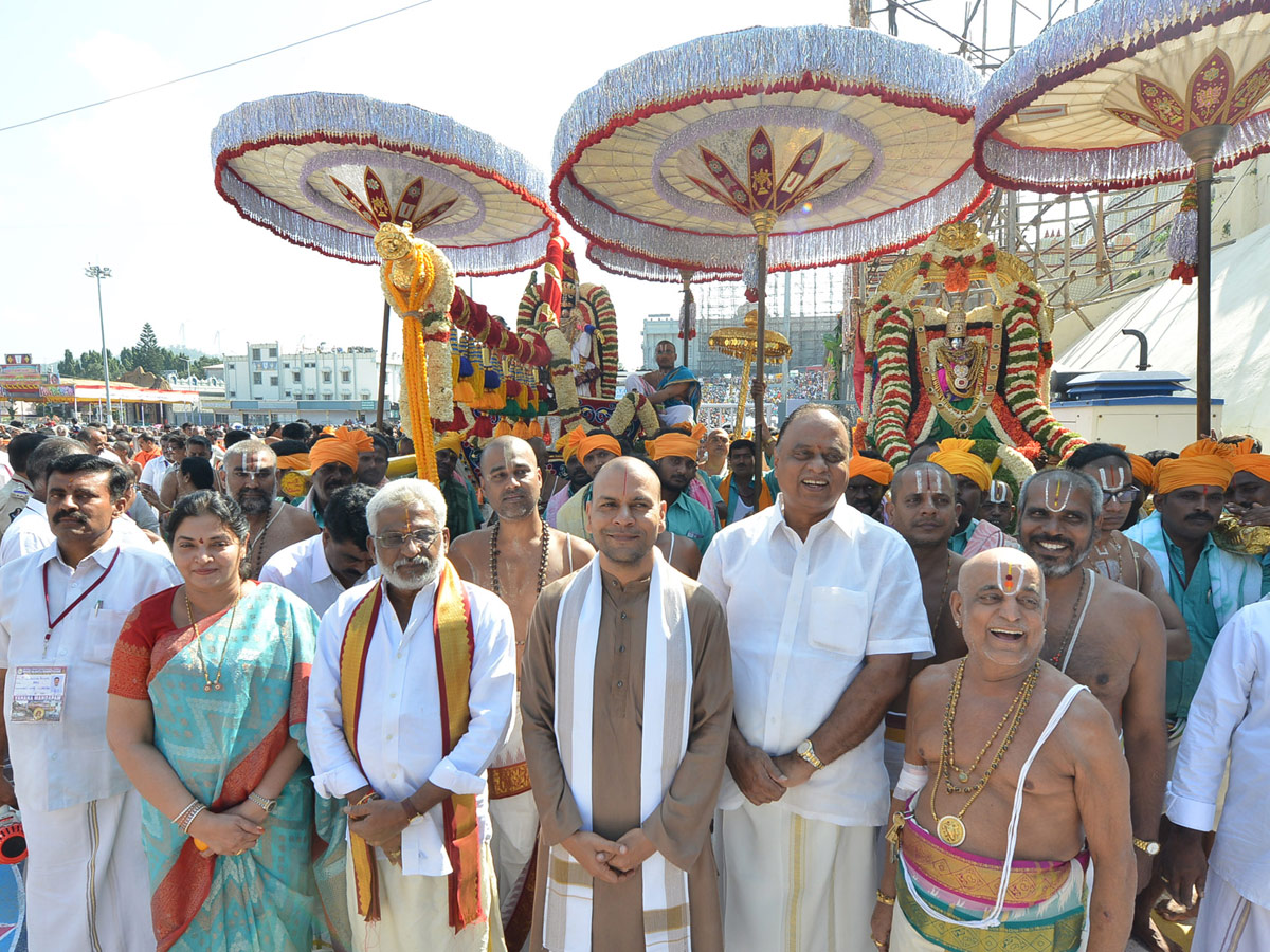 Tirumala Brahmotsavam Mohini Avatar Performed For Lord Venkateswara Photo Gallery - Sakshi10