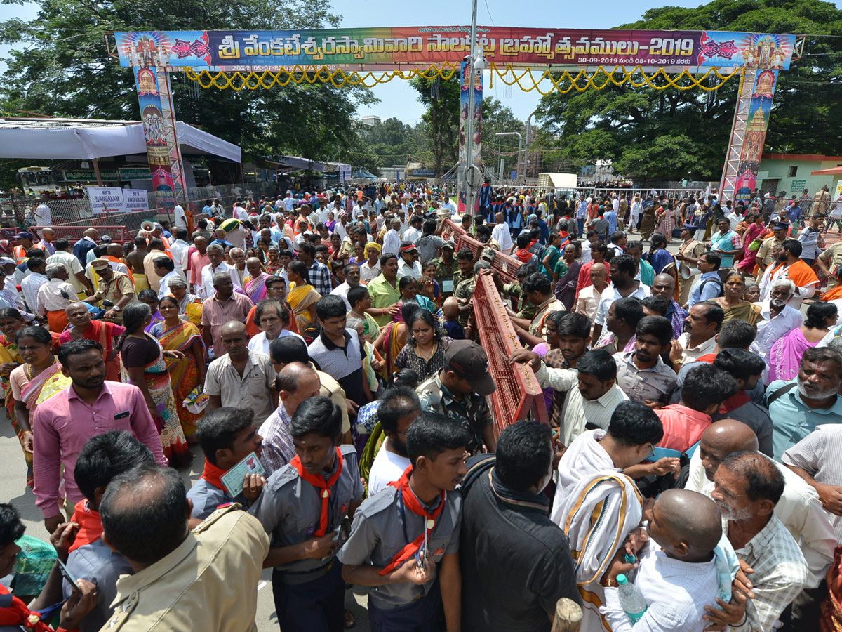 Tirumala Brahmotsavam Mohini Avatar Performed For Lord Venkateswara Photo Gallery - Sakshi32