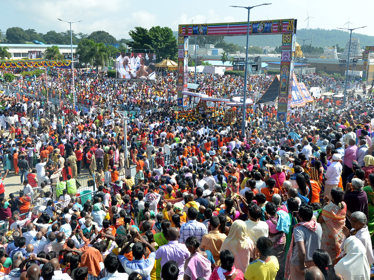 Tirumala Brahmotsavam Mohini Avatar Performed For Lord Venkateswara Photo Gallery - Sakshi4