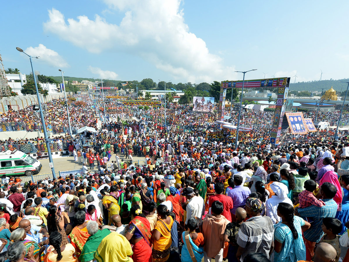 Tirumala Brahmotsavam Mohini Avatar Performed For Lord Venkateswara Photo Gallery - Sakshi41