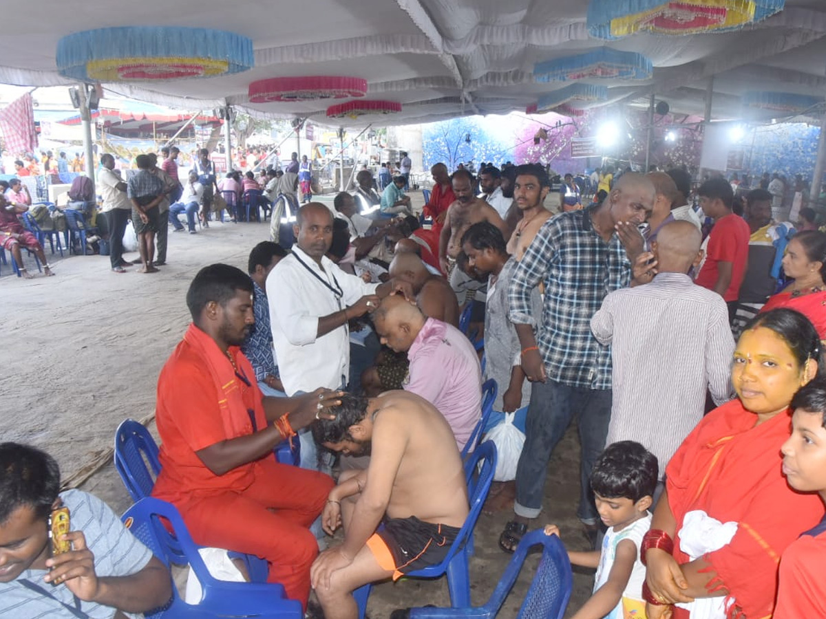 Huge Devotees Crowd In Kanaka Durga Temple At Vijayawada Photo Gallery - Sakshi7