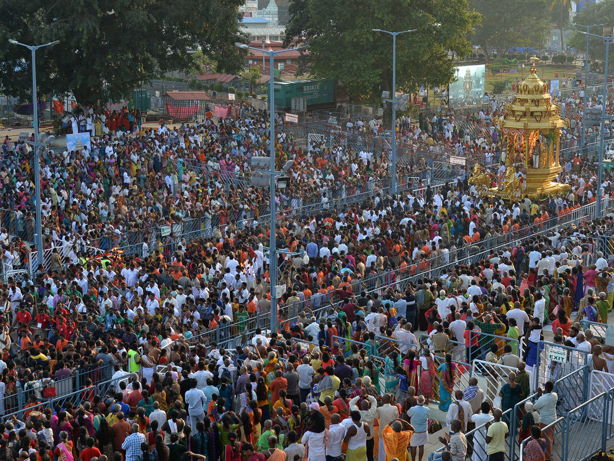 Tirumala Srivari Brahmotsavam Garuda Vaahana Seva Photo Gallery - Sakshi21