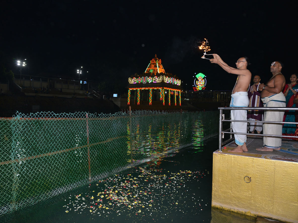 Tirumala Srivari Brahmotsavam Garuda Vaahana Seva Photo Gallery - Sakshi3