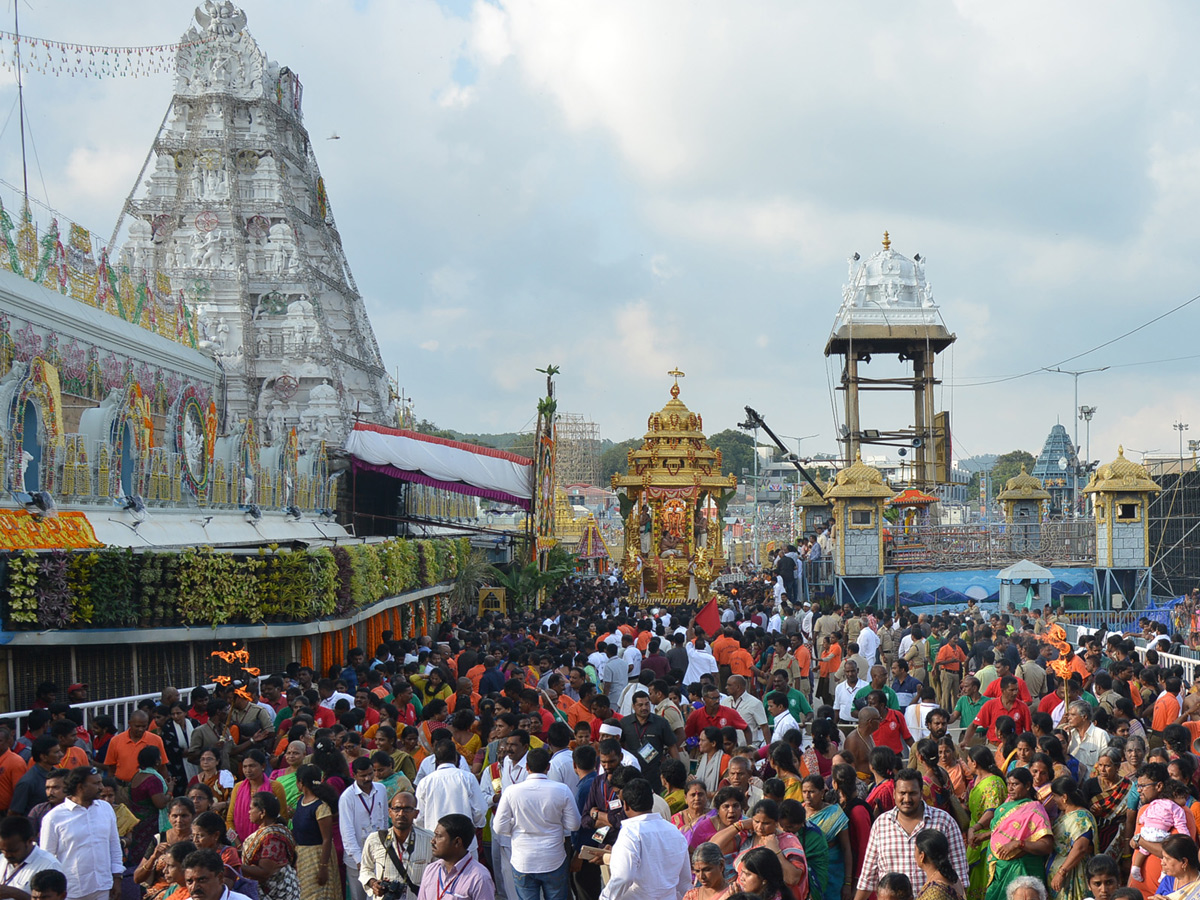 Tirumala Srivari Brahmotsavam Garuda Vaahana Seva Photo Gallery - Sakshi4