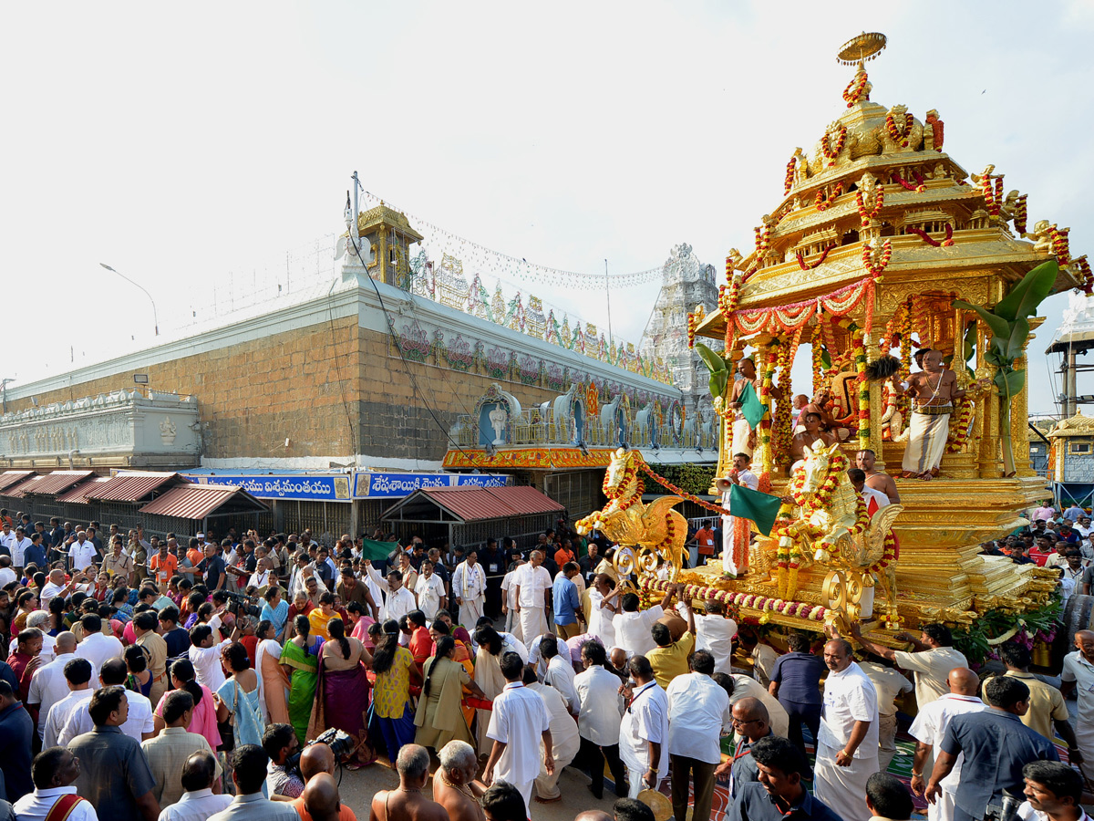 Tirumala Srivari Brahmotsavam Garuda Vaahana Seva Photo Gallery - Sakshi5