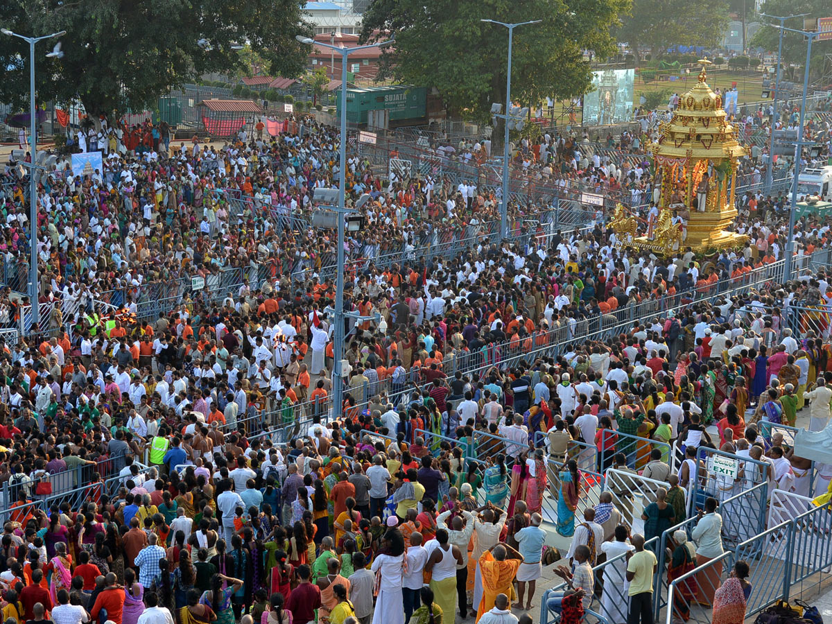 Tirumala Srivari Brahmotsavam Garuda Vaahana Seva Photo Gallery - Sakshi6