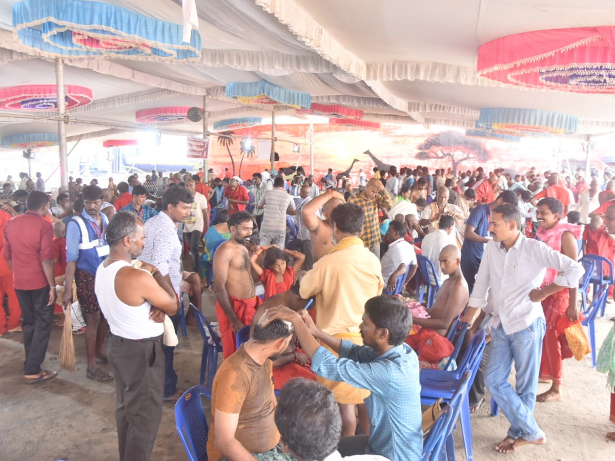 Huge Devotees Crowd In Kanaka Durga Temple At Vijayawada Photo Gallery - Sakshi11