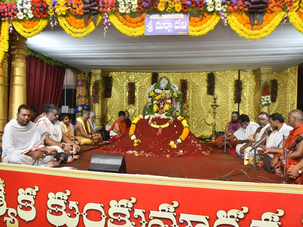 Huge Devotees Crowd In Kanaka Durga Temple At Vijayawada Photo Gallery - Sakshi6