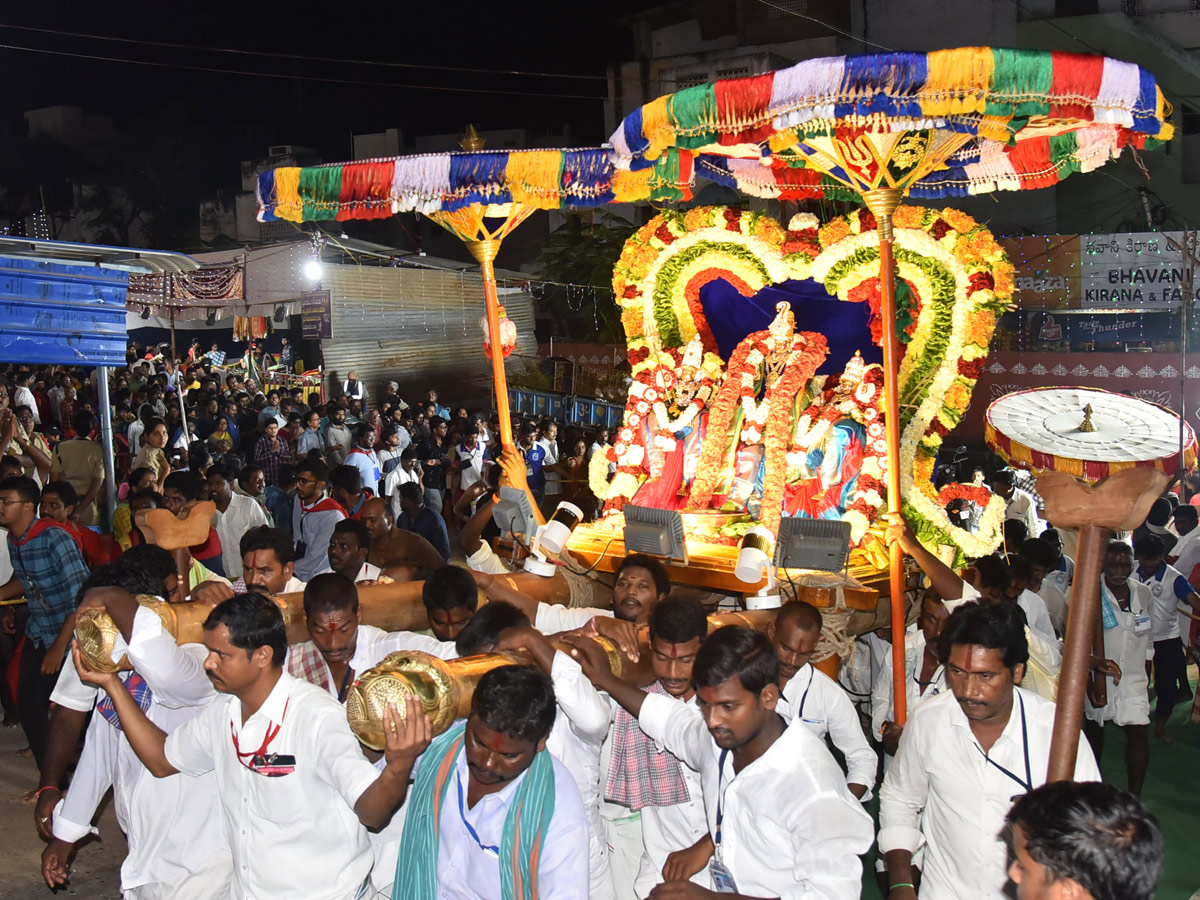 Dasara Festival Celebration At Indrakeeladri in Vijayawada - Sakshi2