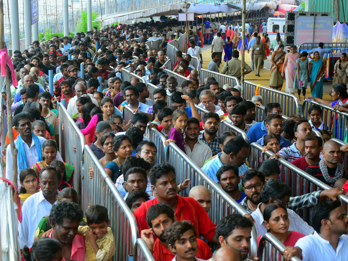 Dasara Festival Celebration At Indrakeeladri in Vijayawada - Sakshi6