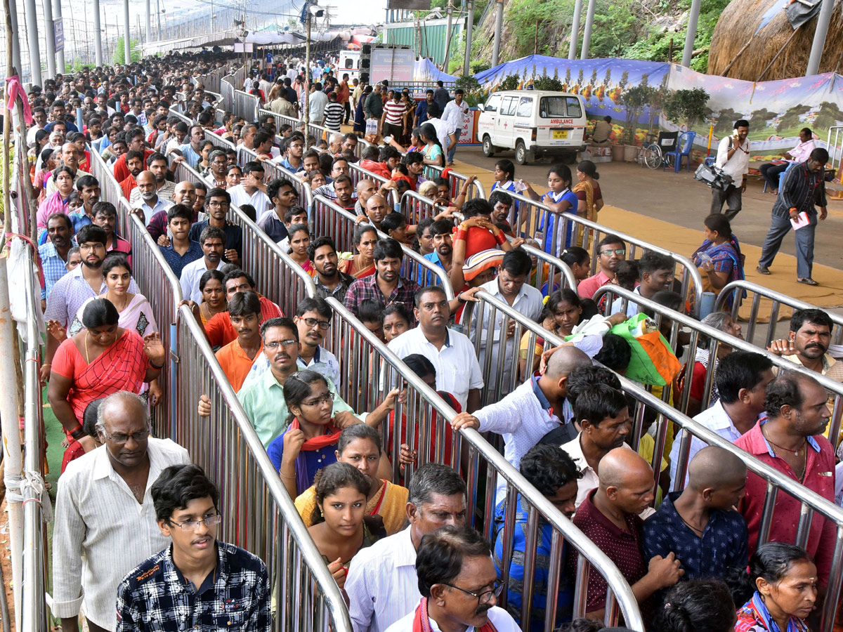 Dasara Festival Celebration At Indrakeeladri in Vijayawada - Sakshi12