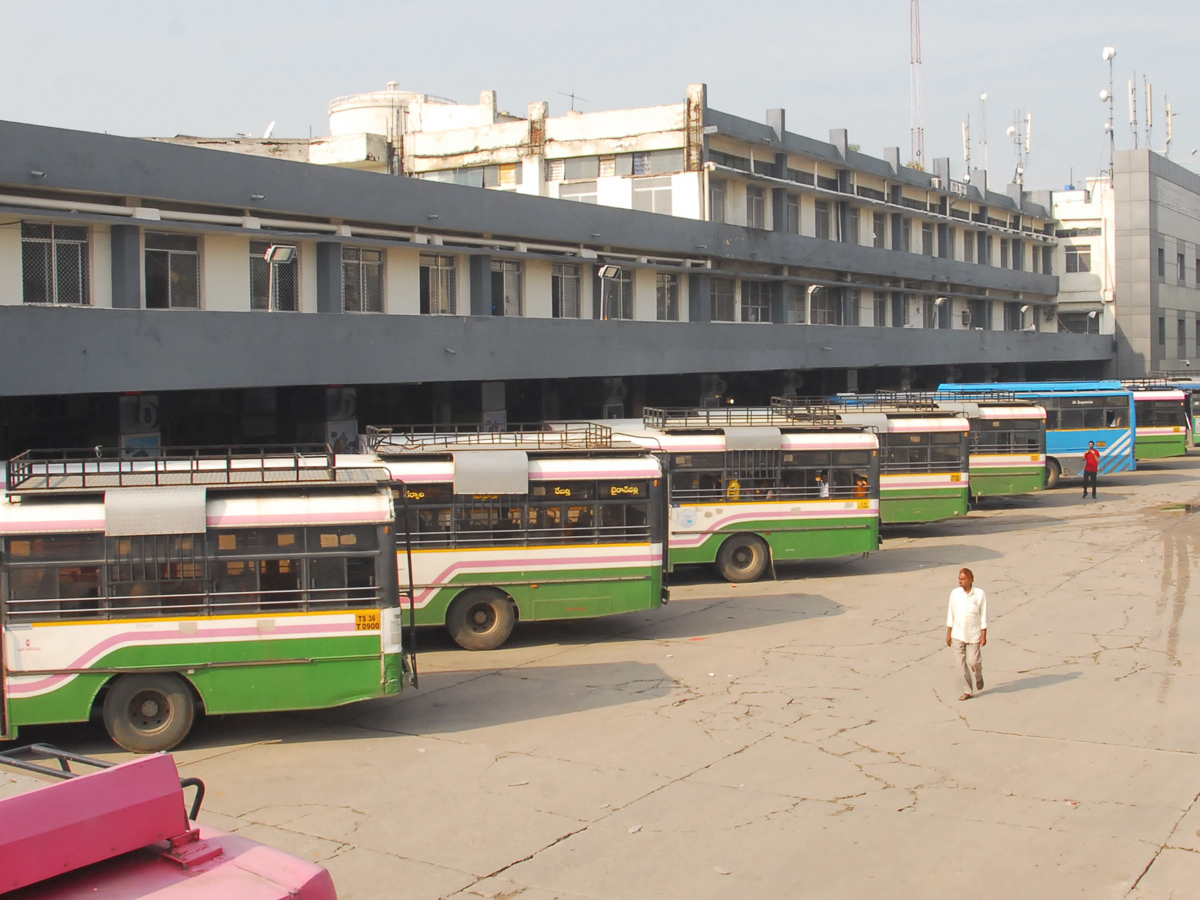 TSRTC strike enters third day Photo Gallery - Sakshi1