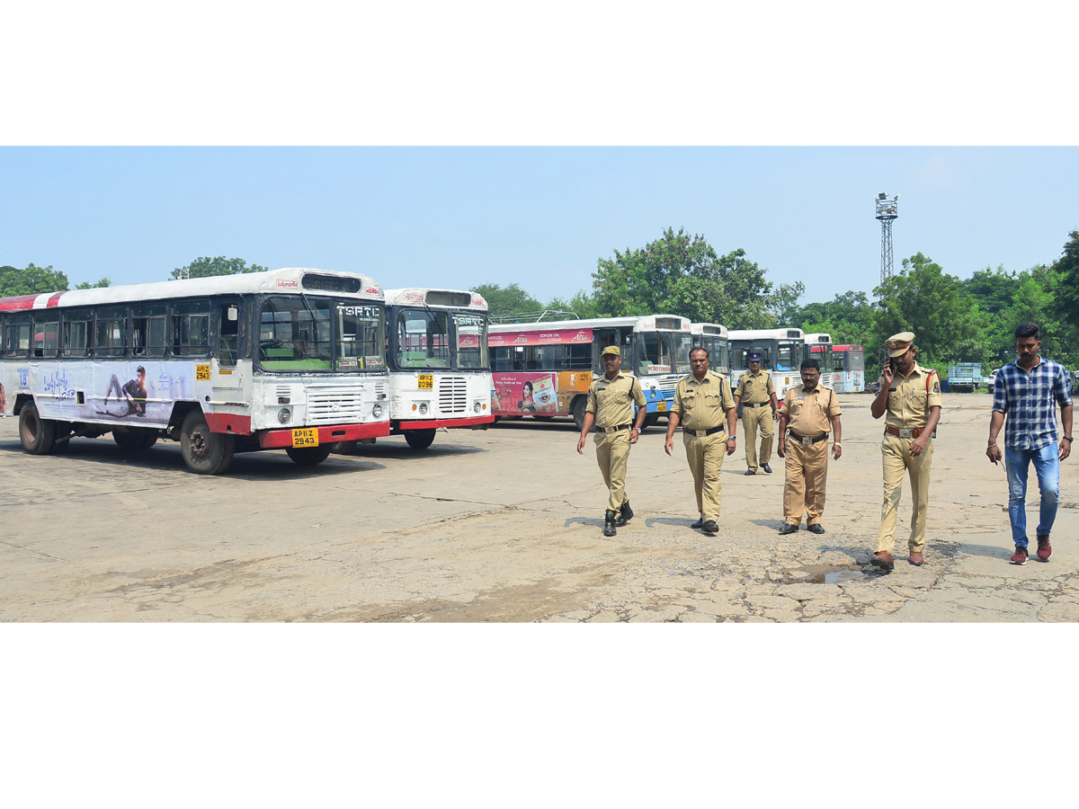 TSRTC strike enters third day Photo Gallery - Sakshi3