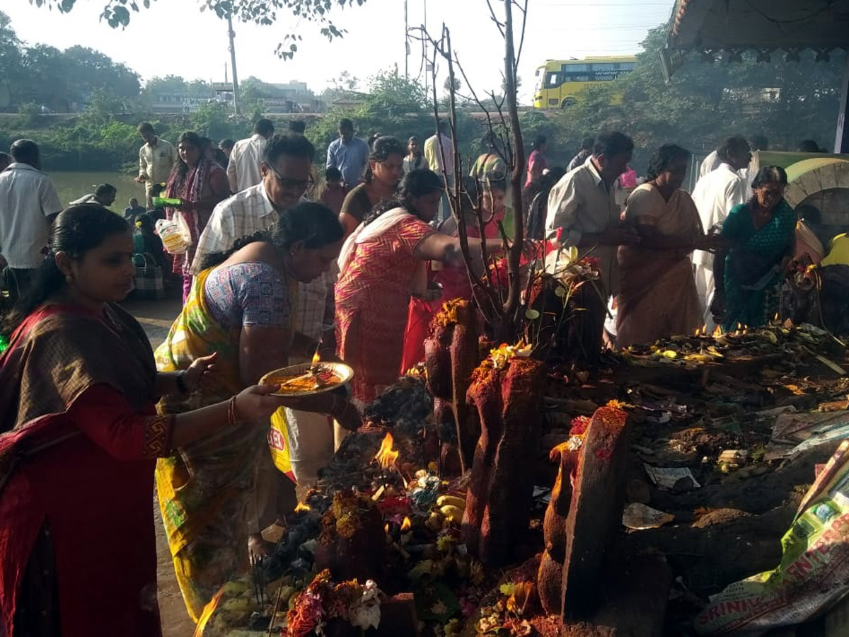 Karthika Pournami Celebrations AP AND TELANGANA Photo Gallery - Sakshi10