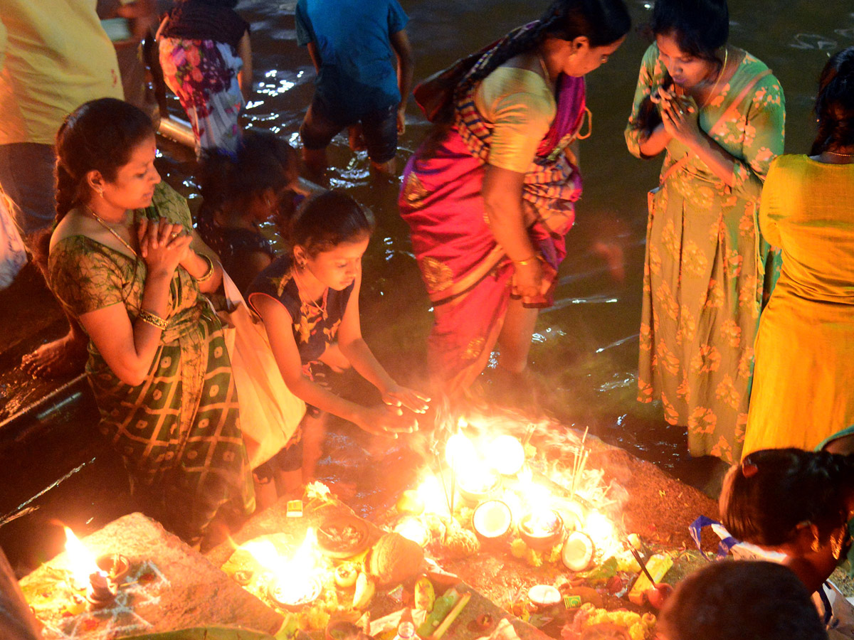 Karthika Pournami Celebrations AP AND TELANGANA Photo Gallery - Sakshi2