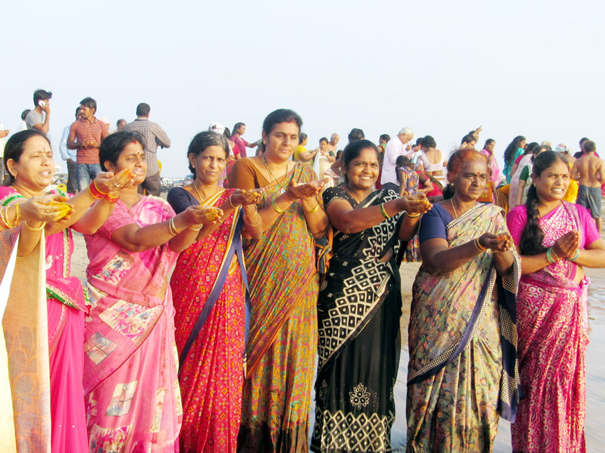 Karthika Pournami Celebrations AP AND TELANGANA Photo Gallery - Sakshi8