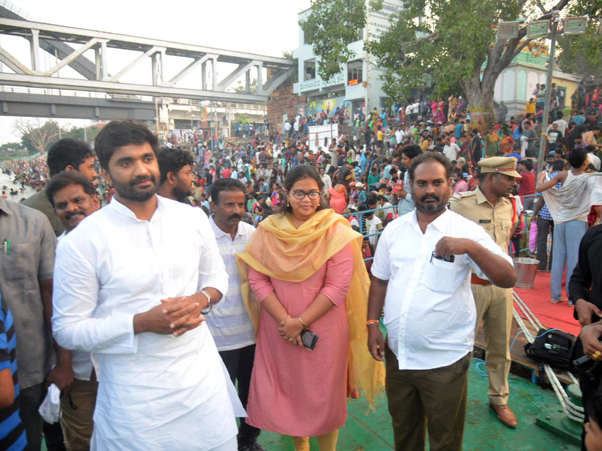 Kartik Purnima Festival in Rajahmundry Photo Gallery - Sakshi10