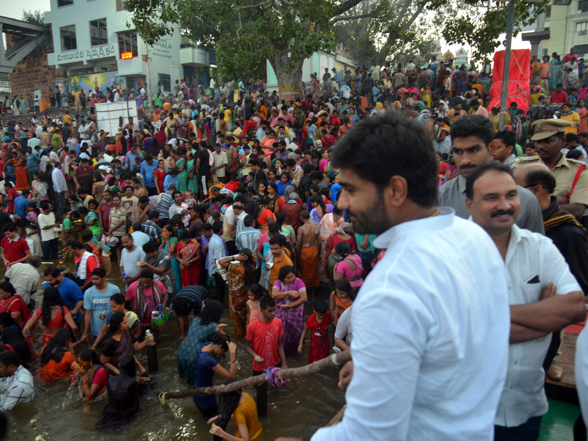 Kartik Purnima Festival in Rajahmundry Photo Gallery - Sakshi3