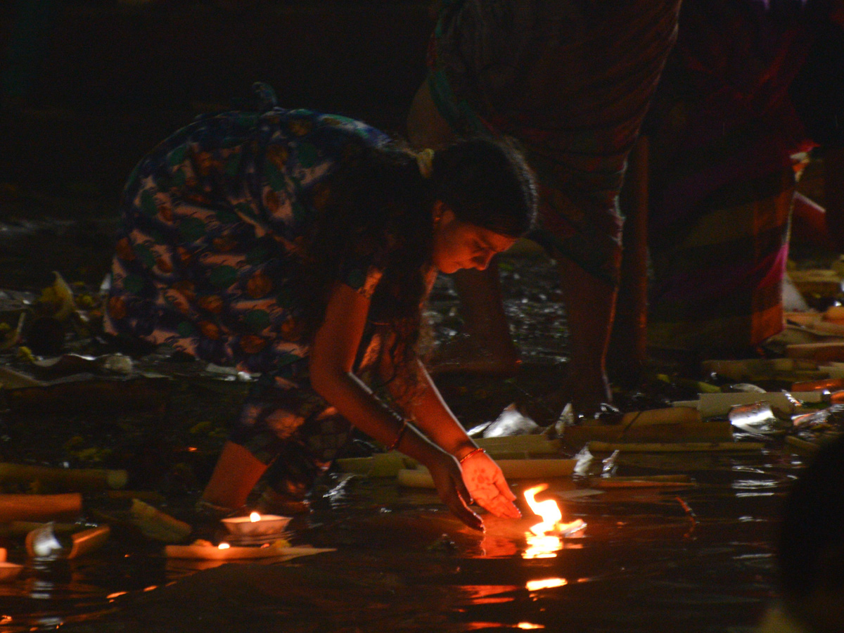 Kartik Purnima Festival in Rajahmundry Photo Gallery - Sakshi7